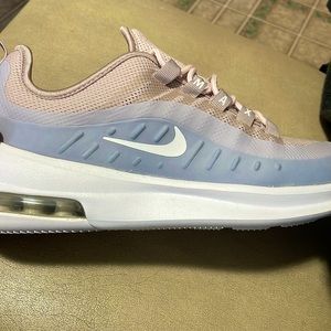 New Women’s Nike Air Max